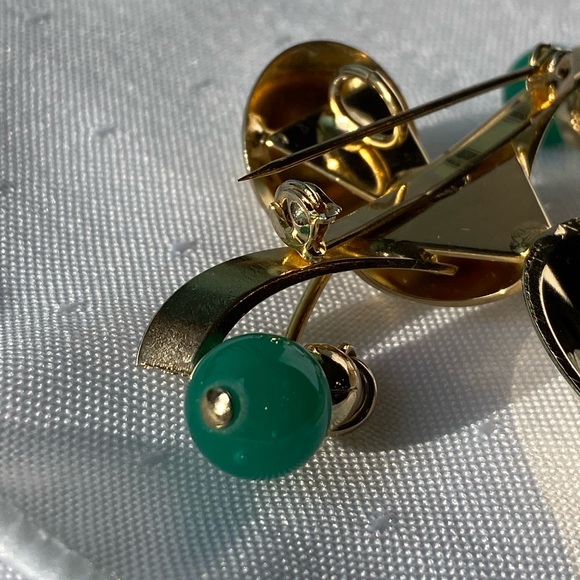 Abstract Figure Asian Influence Gold Tone Pendant Brooch Pin - Picture 12 of 14